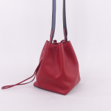 女(nǚ)包、女(nǚ)士包包、單肩斜挎包個(gè)性化(huà)定制、皮具箱包設計出紙格、手袋包袋打樣制版、布包皮包OEM代工生(shēng)産制造、學生(shēng)畢業設計大賽作(zuò)品縫制、手工皮具私人(rén)專屬制作(zuò)、款号190521